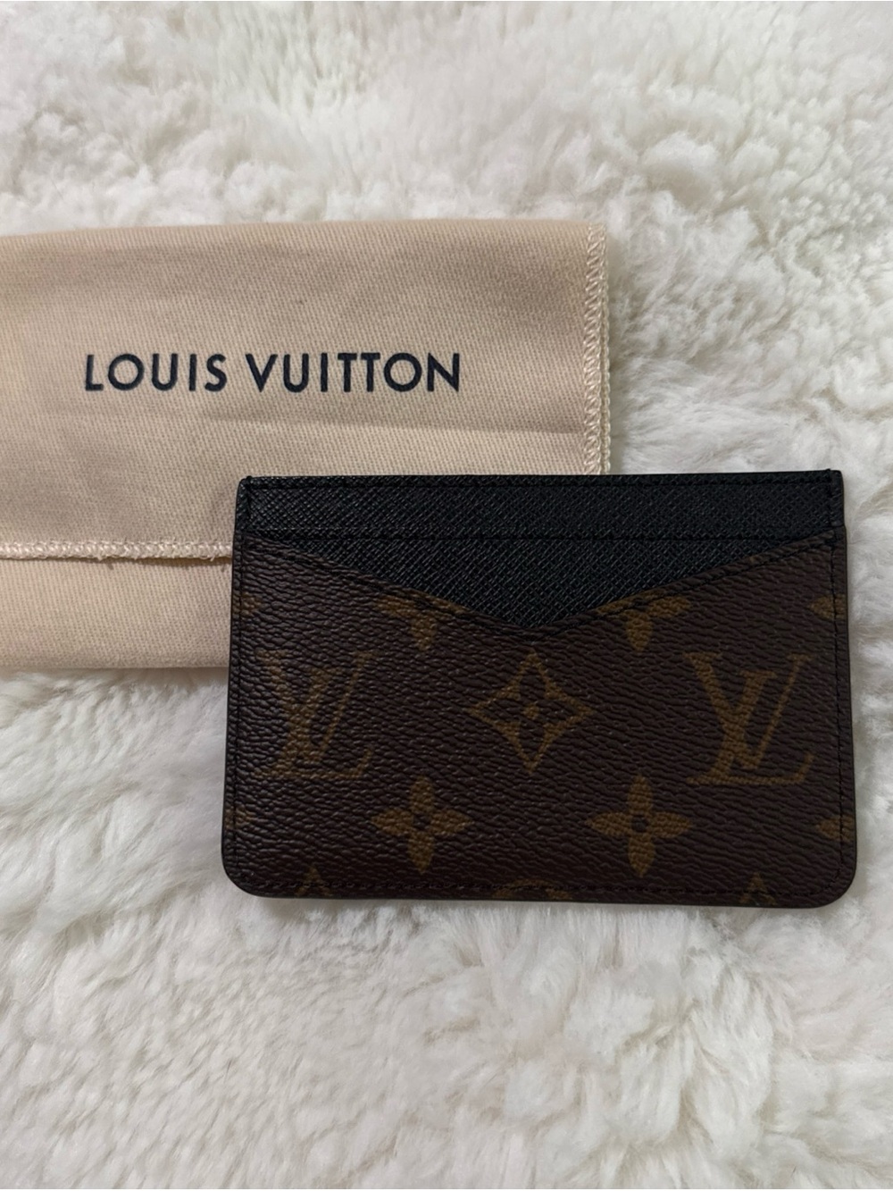 Louis Vuitton Neo Porte Cardes Card Holder with dust cover and COA.
